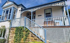 Hill House Hobart - Charming Home, Stunning Views Close To City